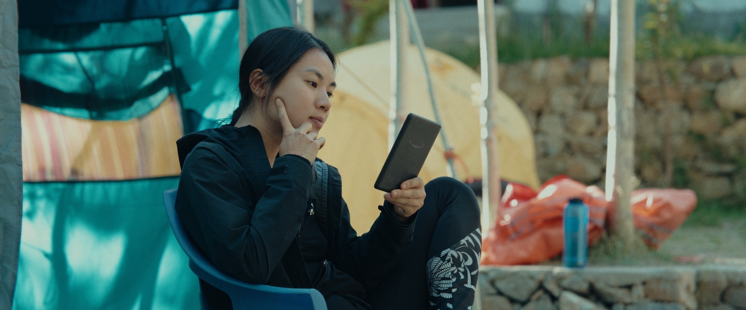 Hong Trinh reading in camp